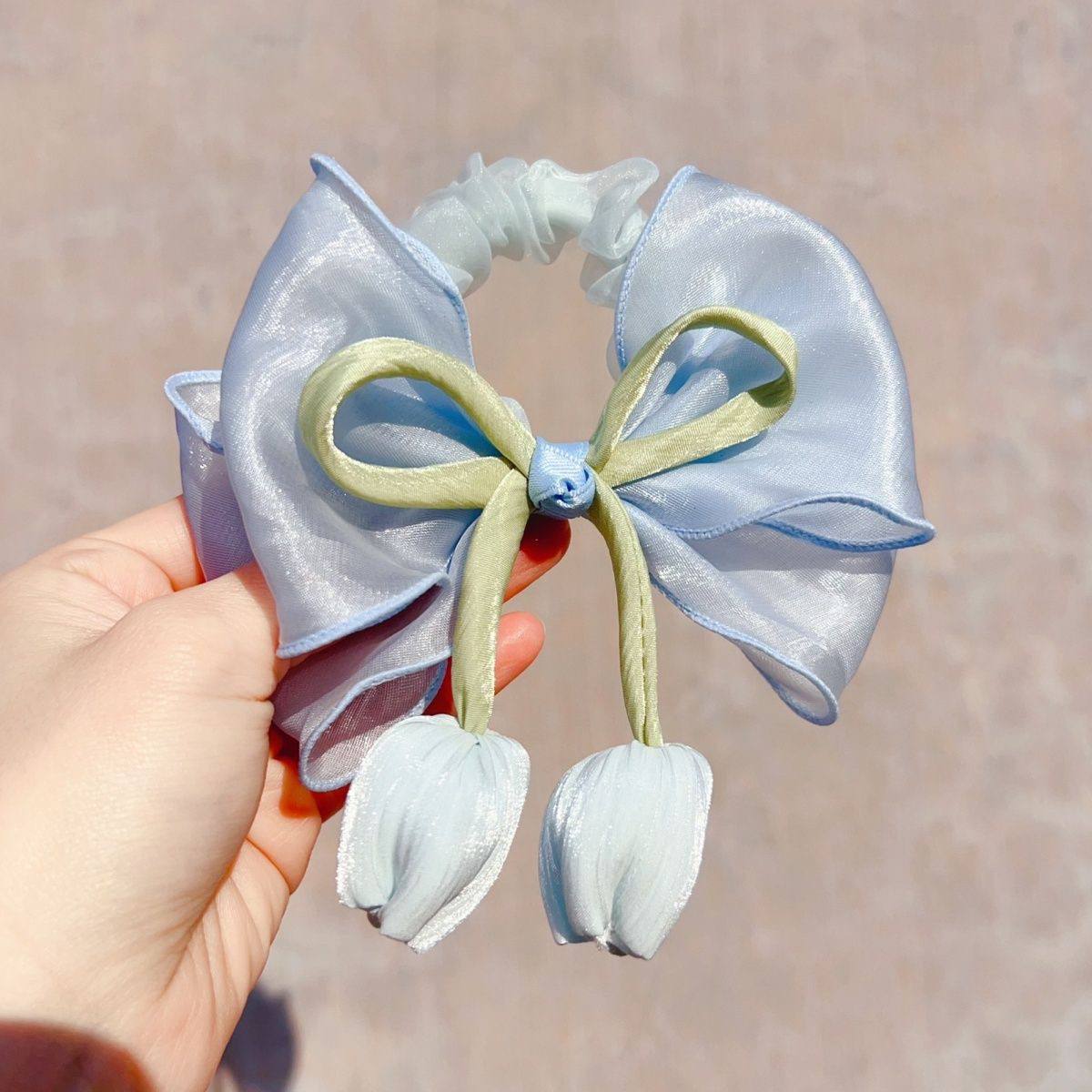 أستك فيونكة وردتين شريطة