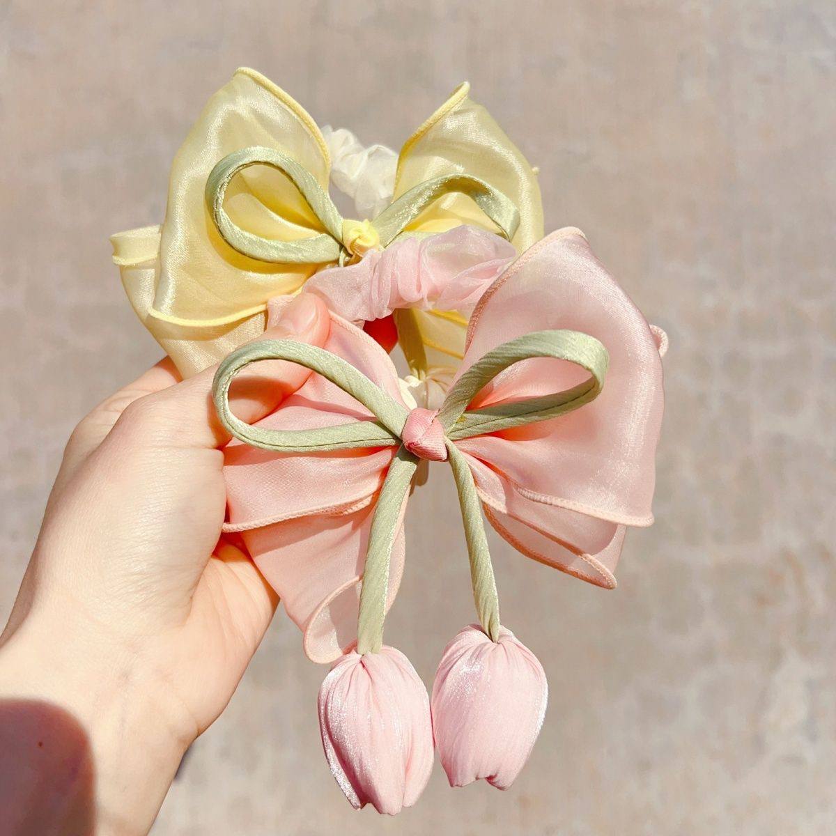 أستك فيونكة وردتين شريطة