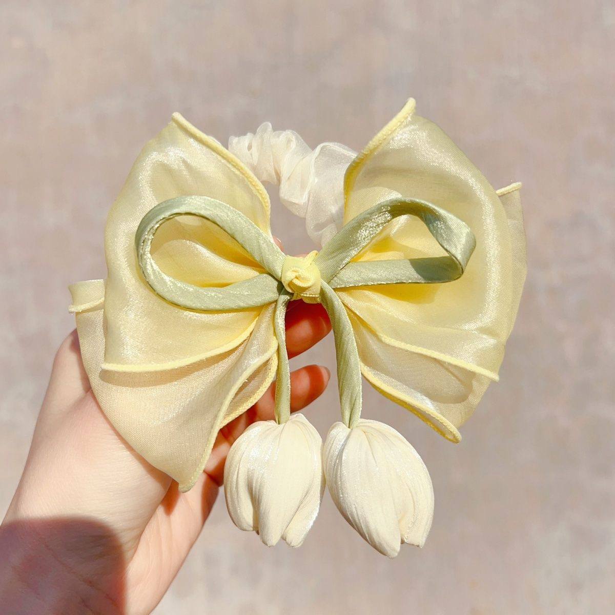 أستك فيونكة وردتين شريطة