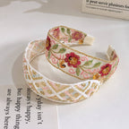 طوق مطرز بالزهور الملكية