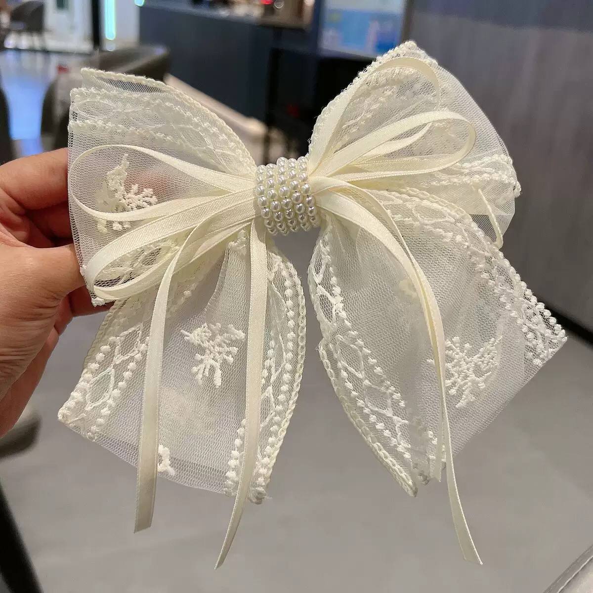 منقار فيونكة دانتيل لولي