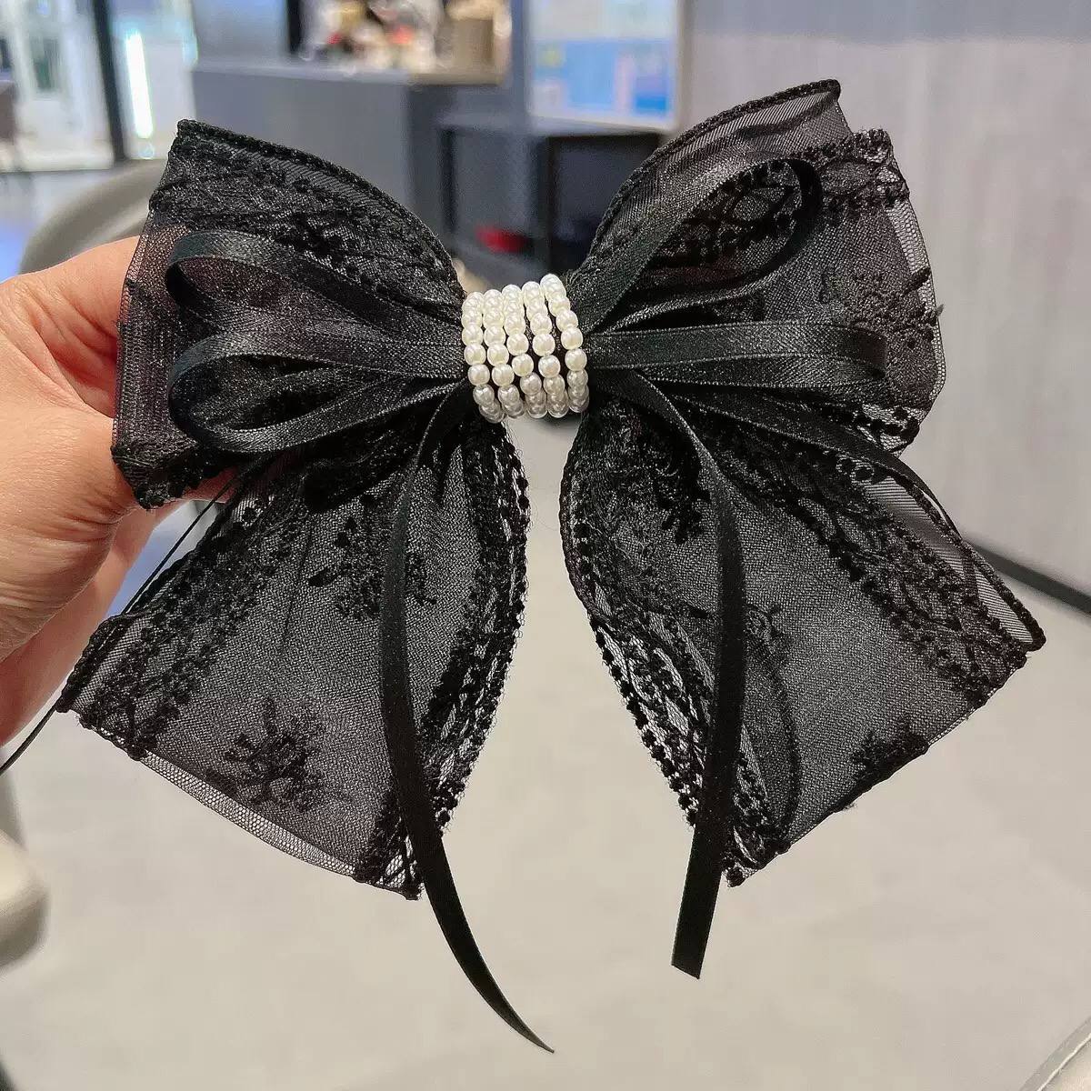 منقار فيونكة دانتيل لولي