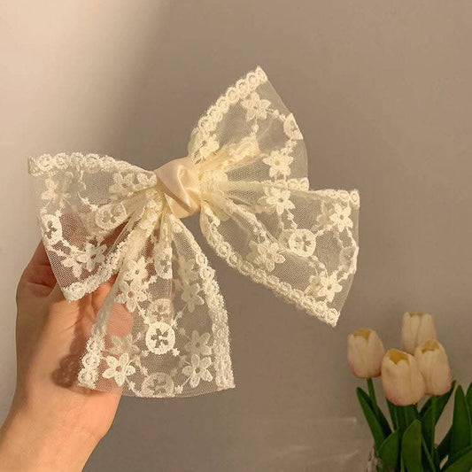 منقار فيونكة دانتيل أوف وايت