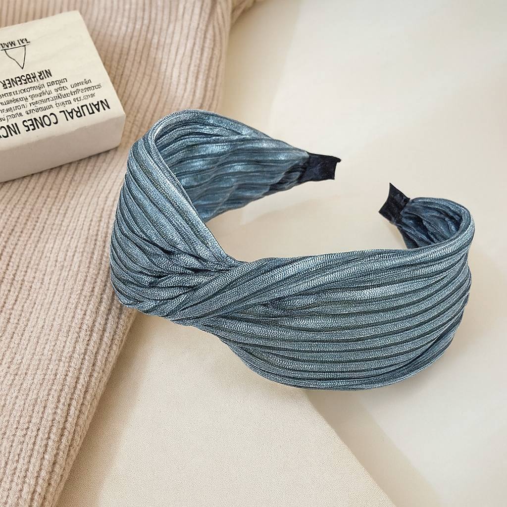 طوق قطيفة عريض