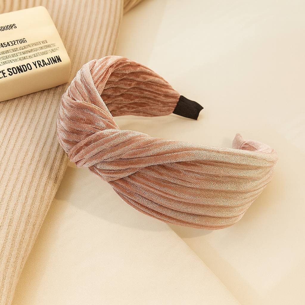 طوق قطيفة عريض