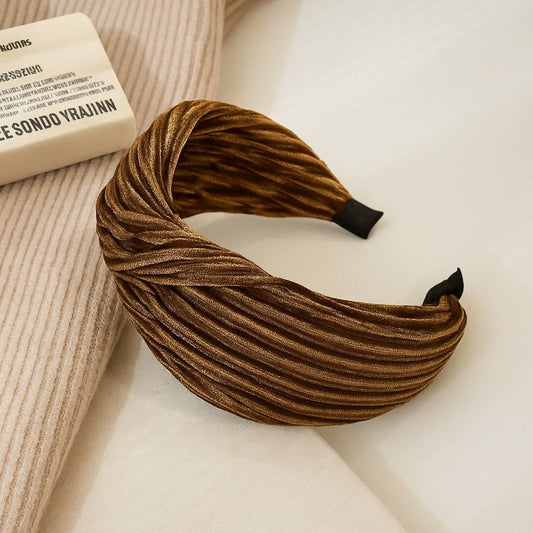 طوق قطيفة عريض