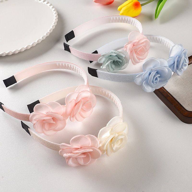 طوق أكريليك وردتين أورجانزا " ضد الكسر "