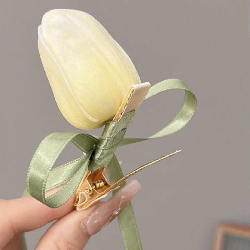 منقار زهرة التوليب بشريطة