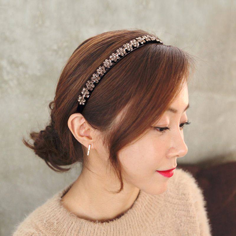 طوق معدن مبطن ورد كريستال