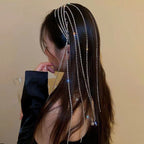 طوق مزين بسلاسل مرصعة بالكريستال