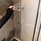 طوق مزين بسلاسل مرصعة بالكريستال