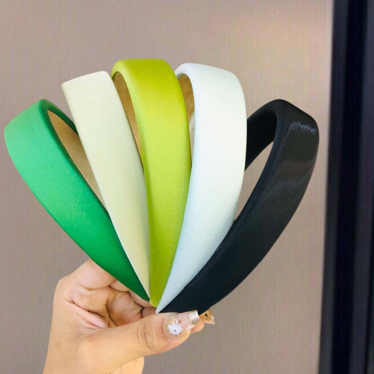 طوق ستان عريض