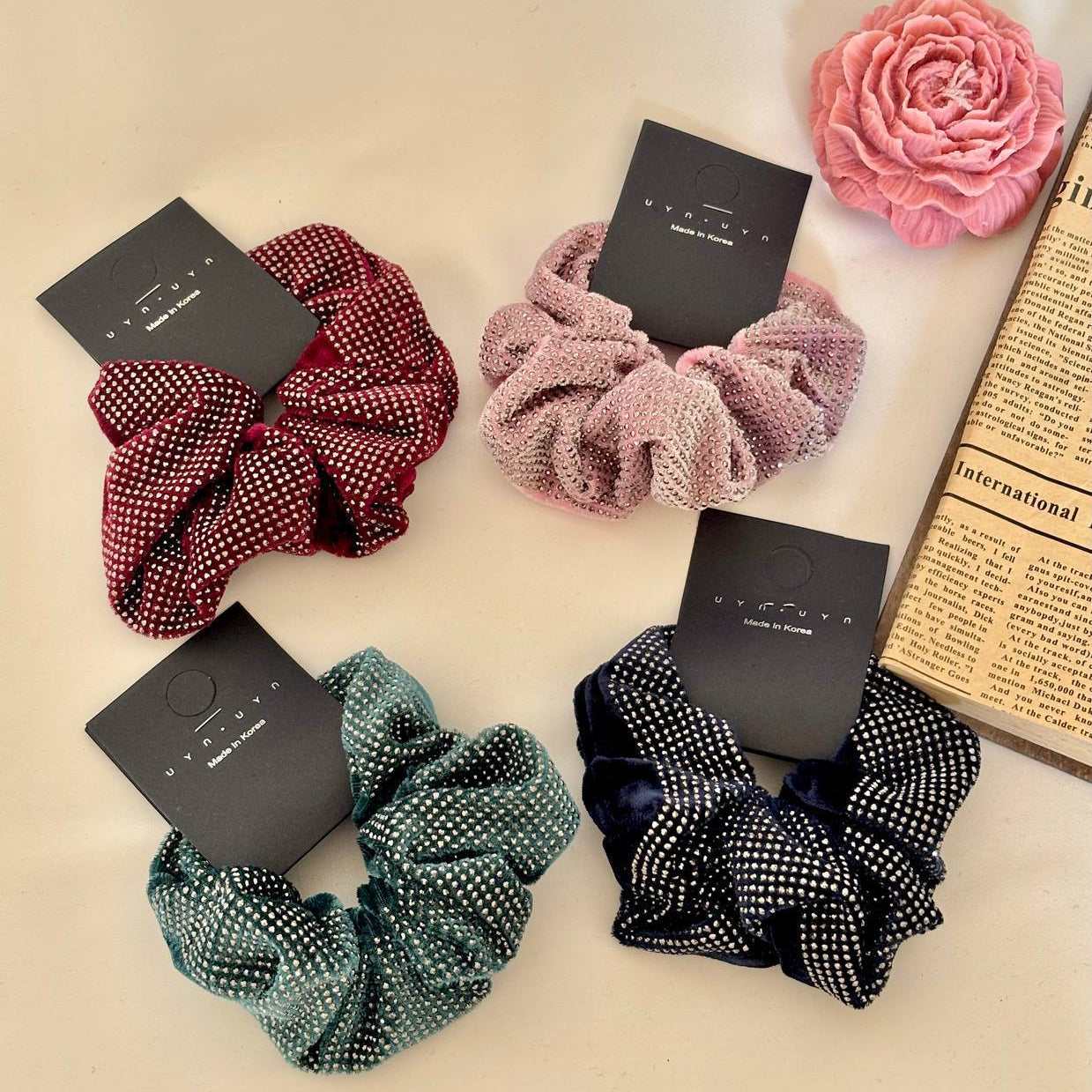 أستك قطيفة ستراس