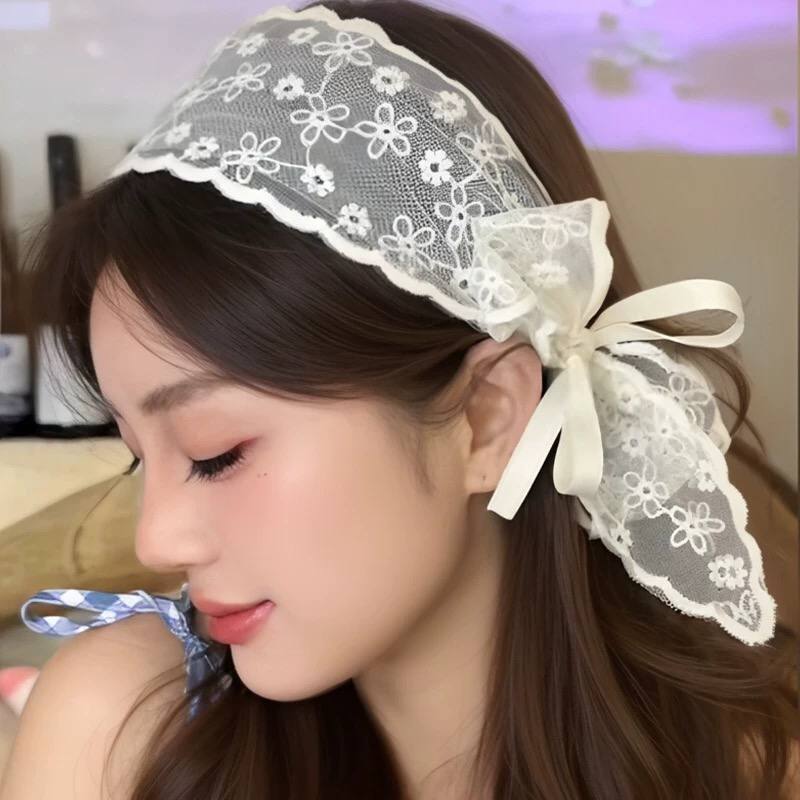 طوق دانتيل فيونكة