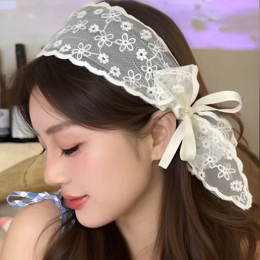 طوق دانتيل فيونكة