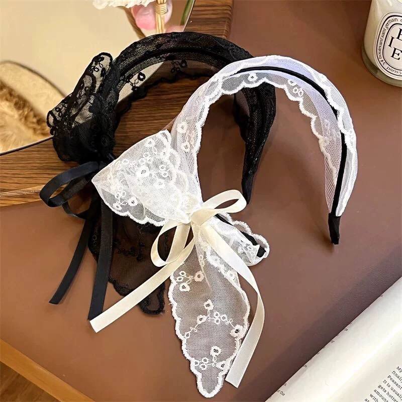 طوق دانتيل فيونكة