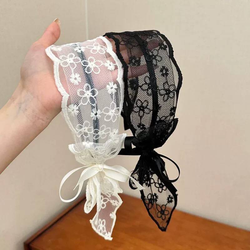 طوق دانتيل فيونكة